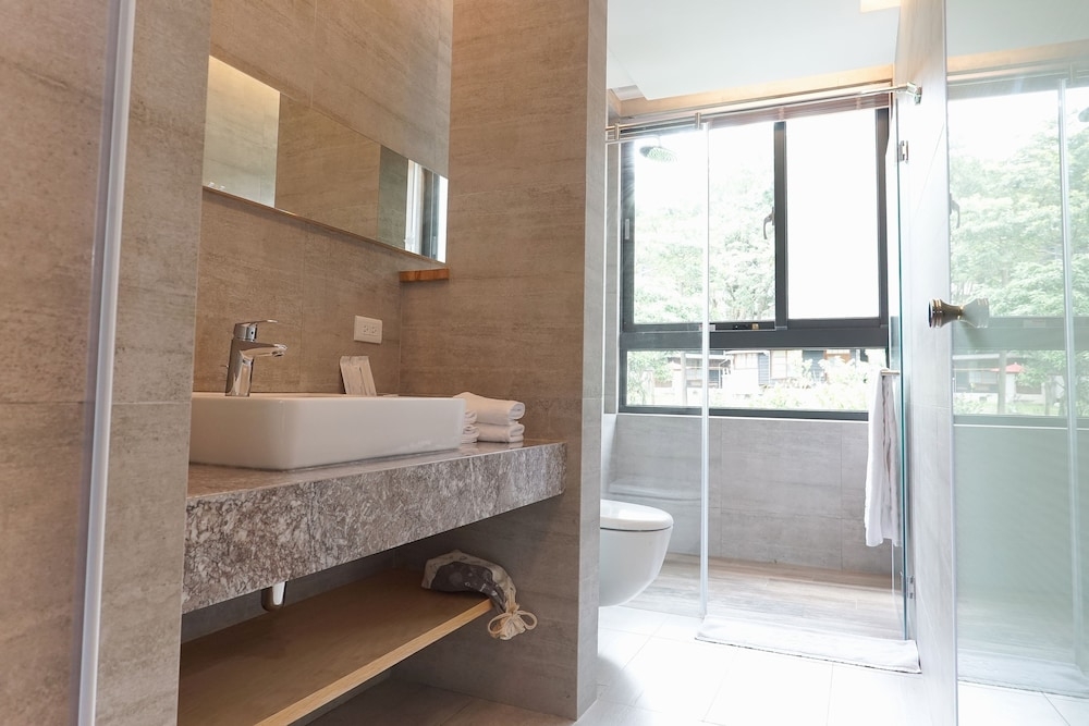 バスルームのシャワー