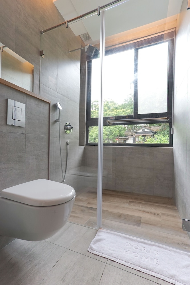 バスルームのシャワー