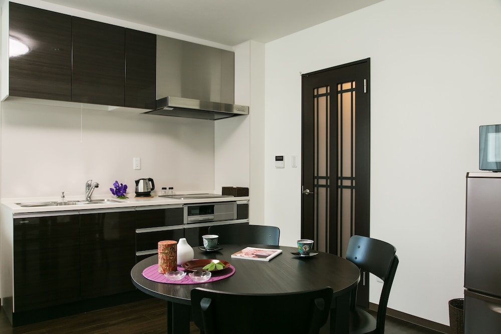 客室内のダイニングエリア