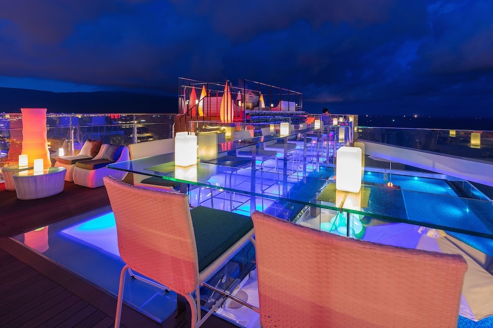 プールサイドバー