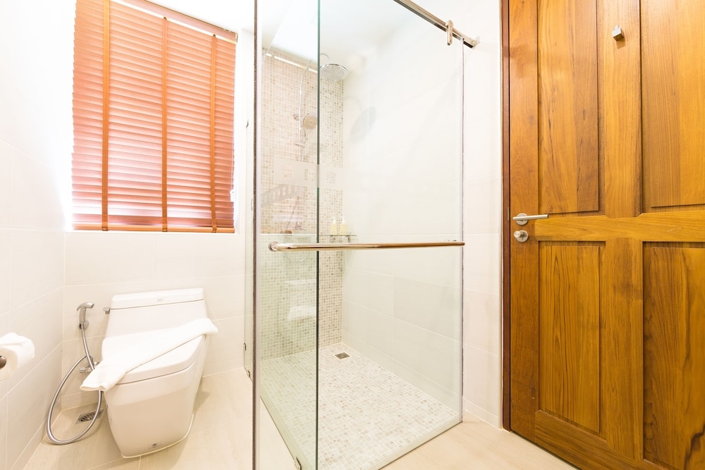 バスルームのシャワー