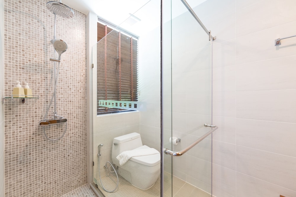 バスルームのシャワー