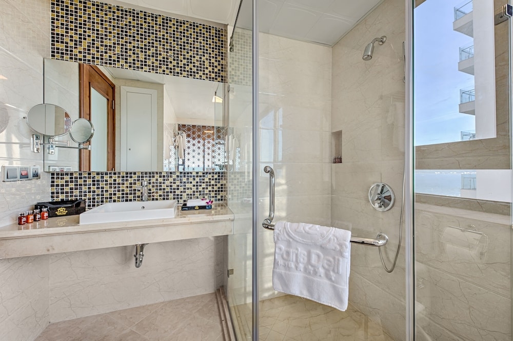 バスルームのシャワー