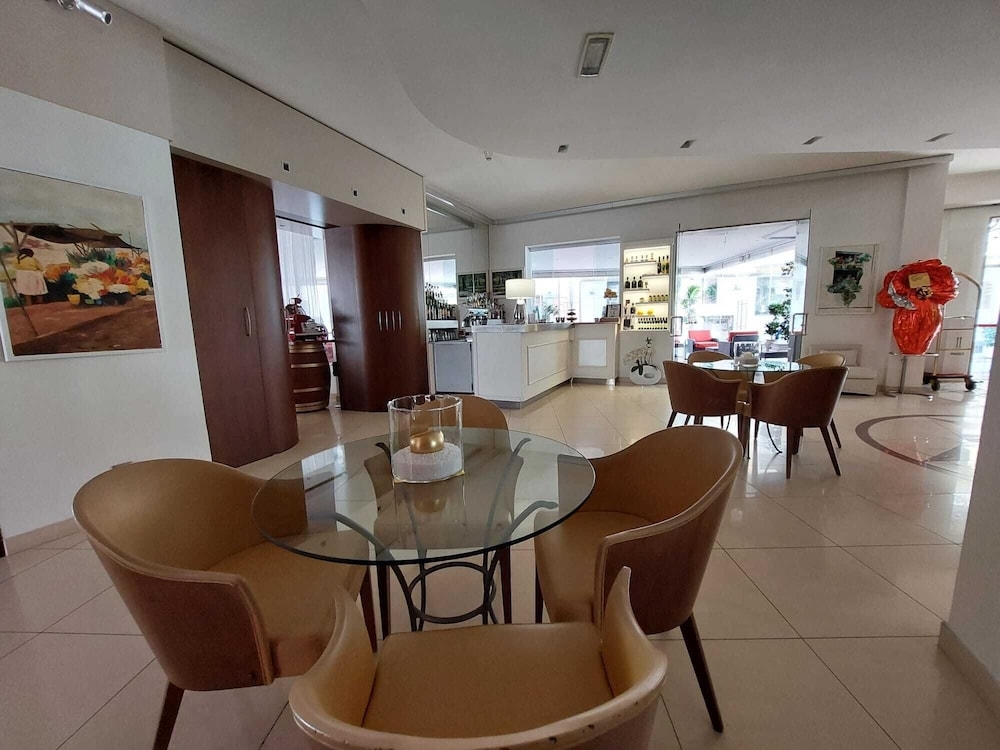 ロビーラウンジ