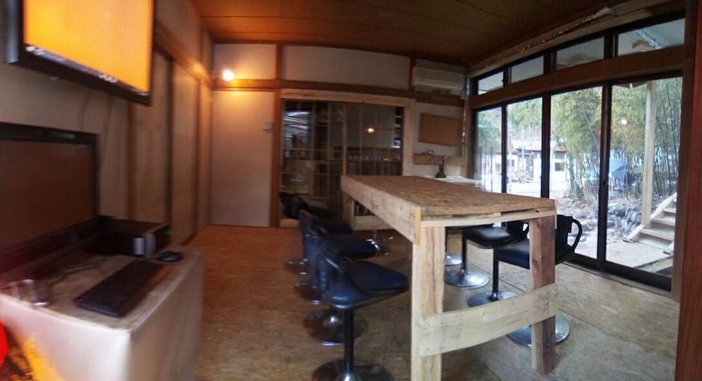 客室内のダイニングエリア