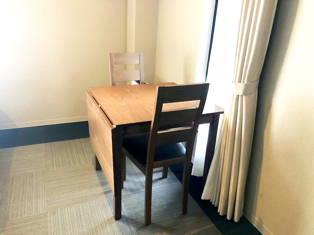 客室内のダイニングエリア