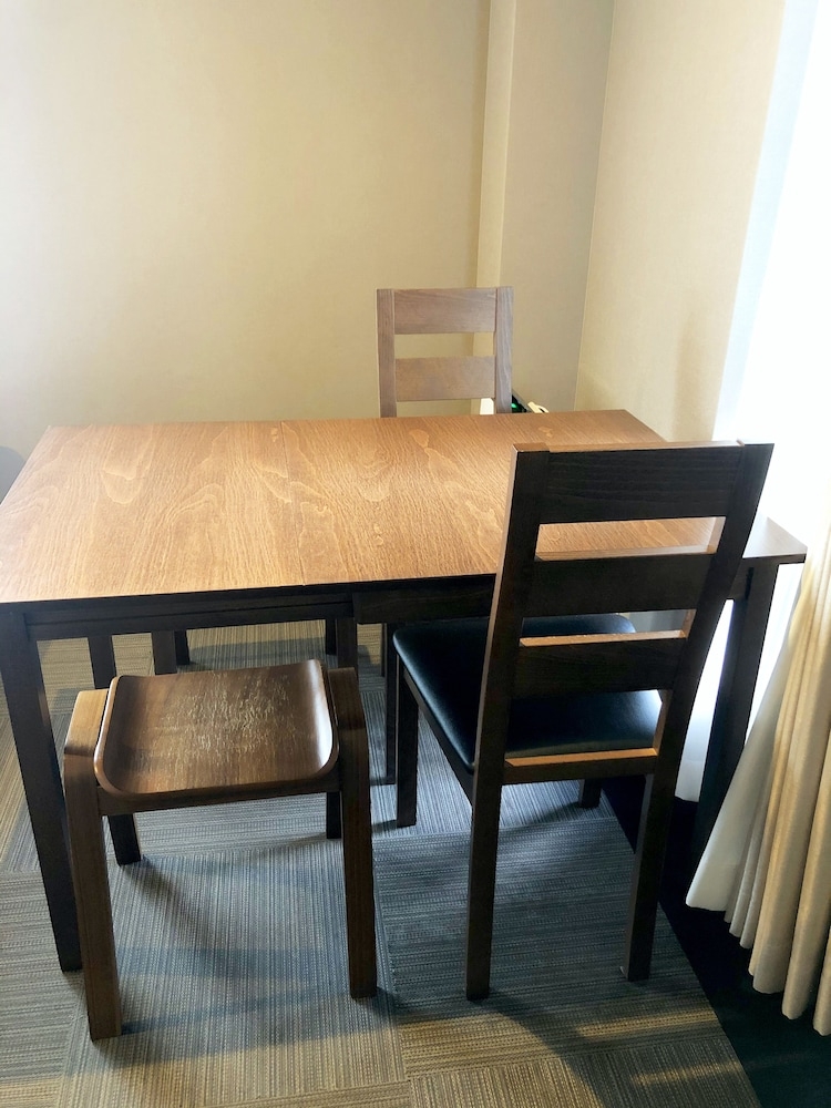 客室内のダイニングエリア