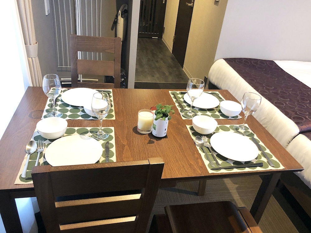 客室内のダイニングエリア