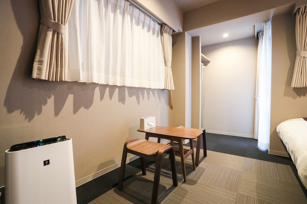 客室内のダイニングエリア