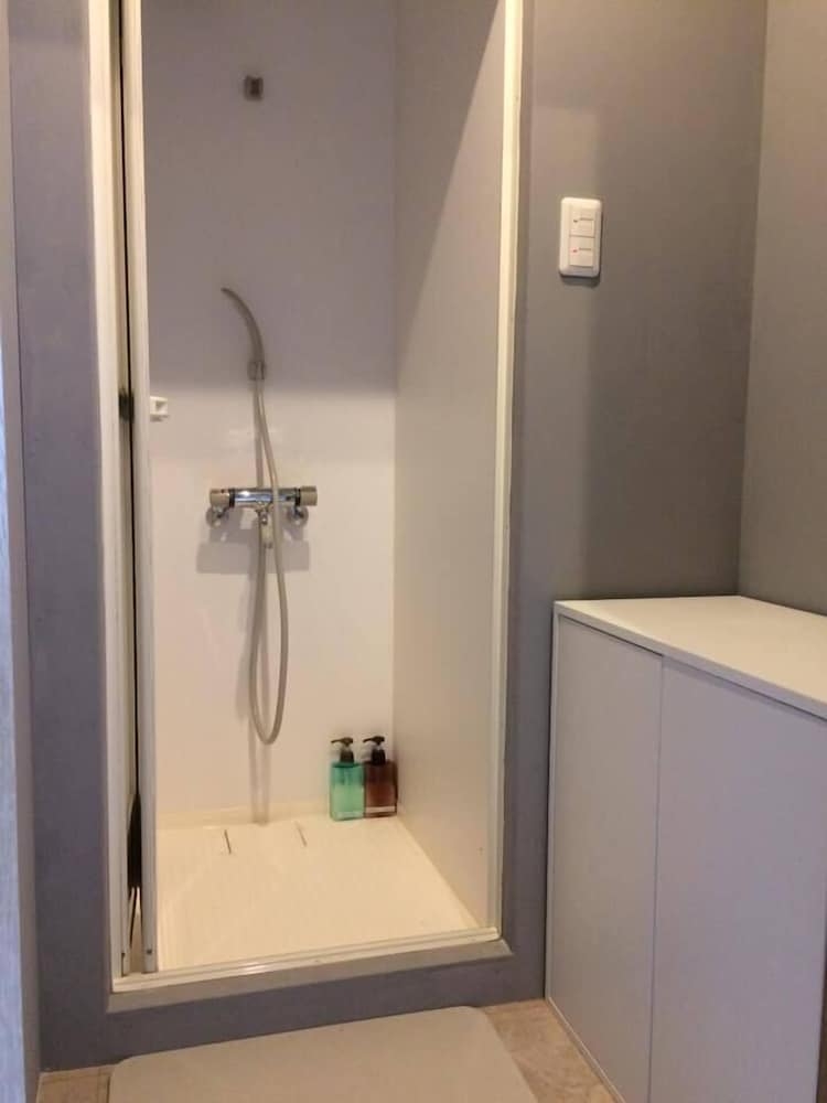 バスルームのシャワー
