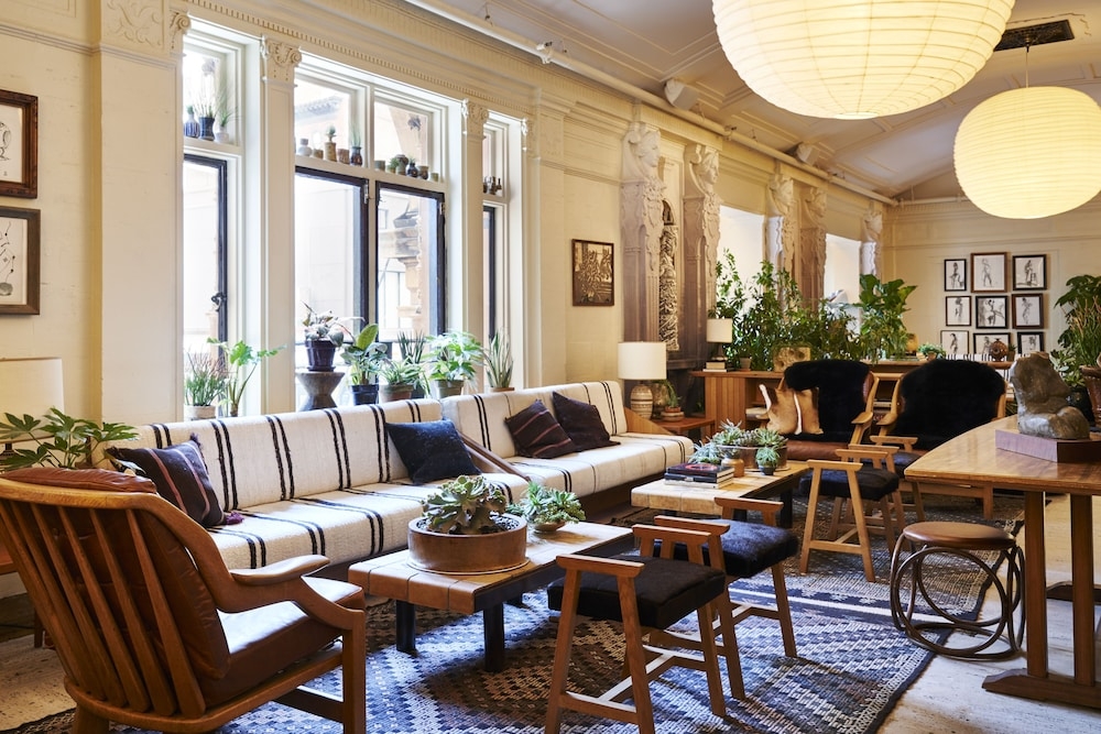 ロビー応接スペース