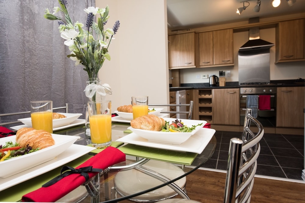 客室内のダイニングエリア