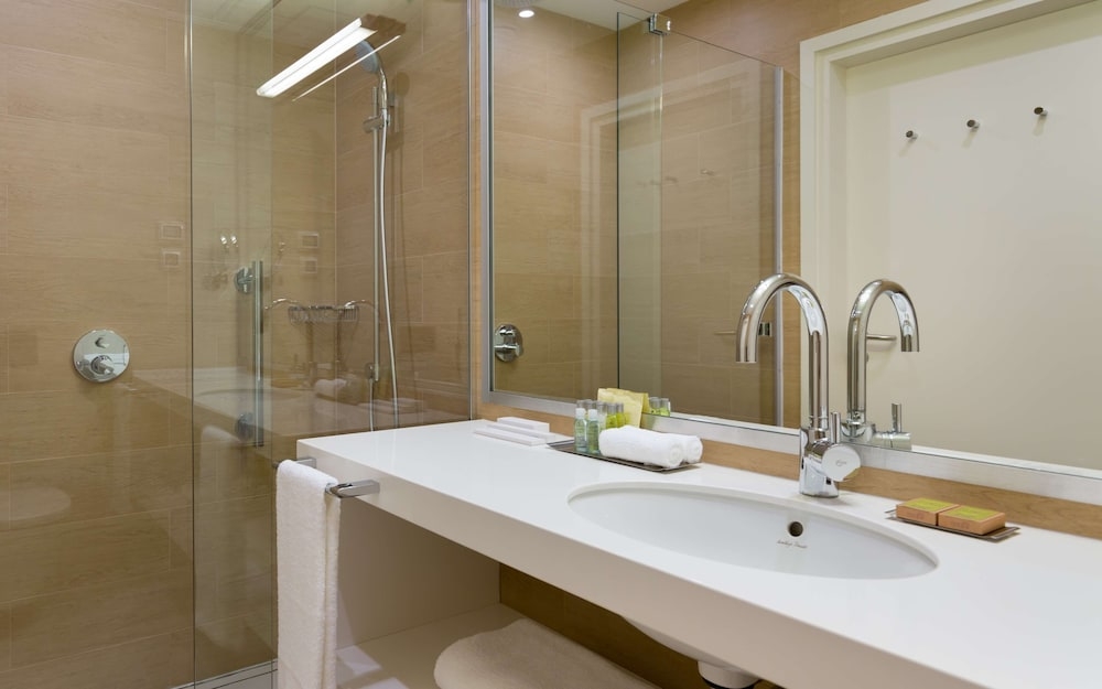 バスルームのシャワー