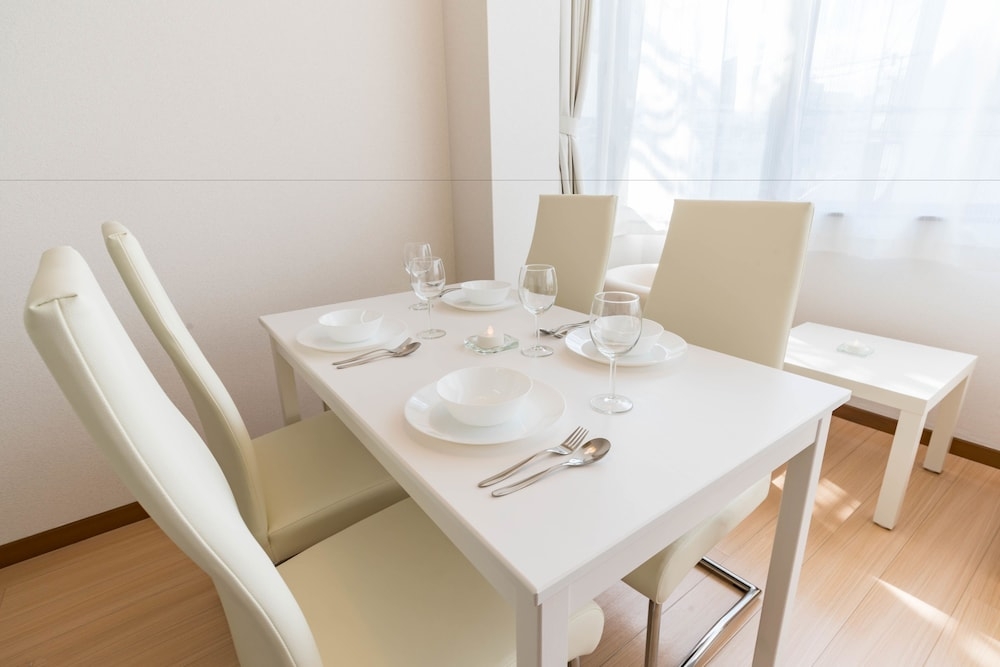 客室内のダイニングエリア