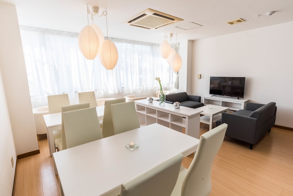 客室内のダイニングエリア