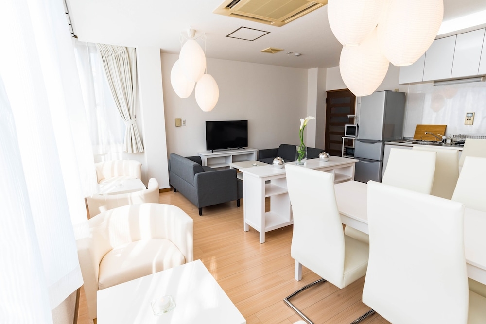 客室内のダイニングエリア