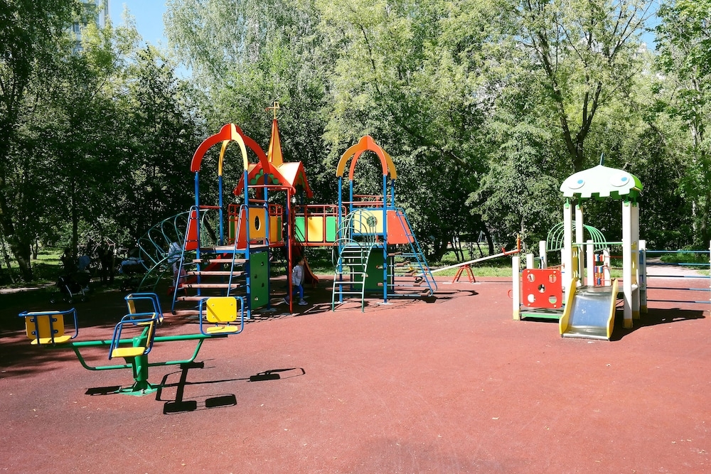 子供用の遊び場 - 屋外