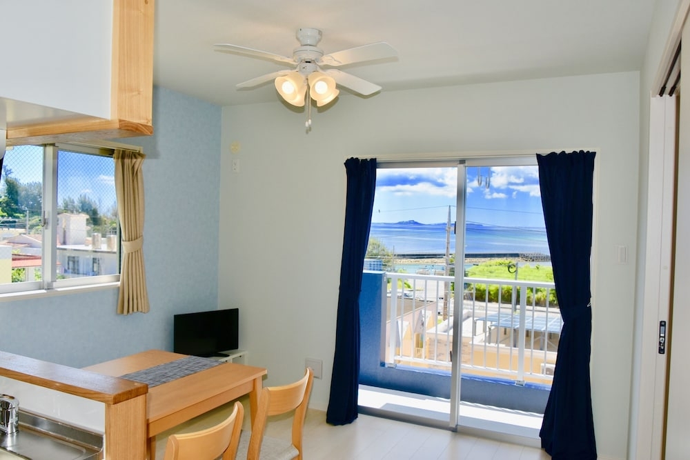 客室内のダイニングエリア