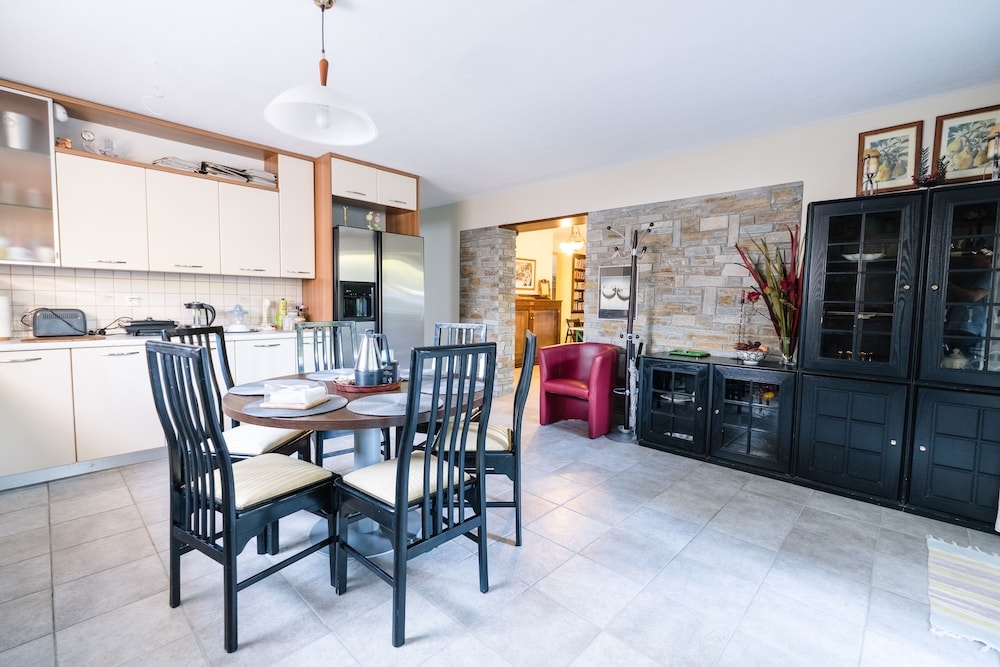 客室内のダイニングエリア