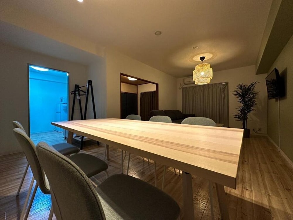 客室内のダイニングエリア