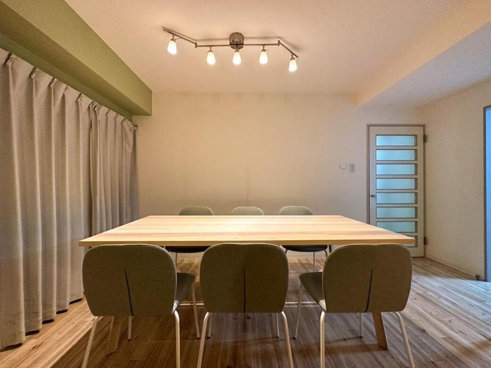 客室内のダイニングエリア