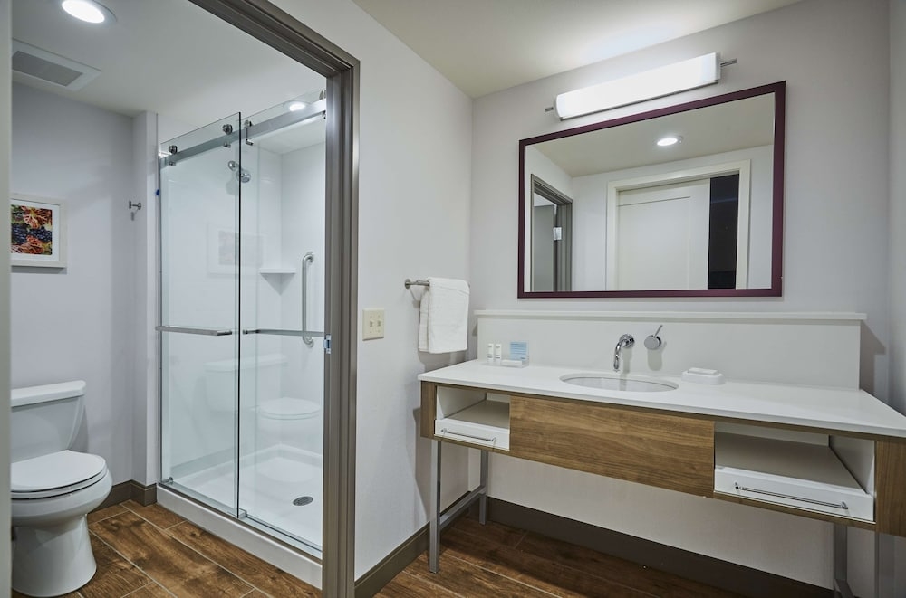 バスルームのシャワー