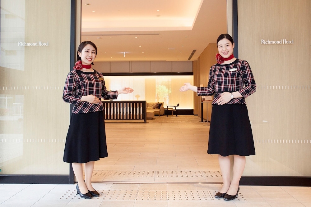 チェックイン / チェックアウト キオスク