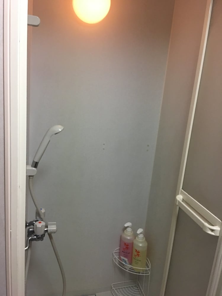 バスルームのシャワー