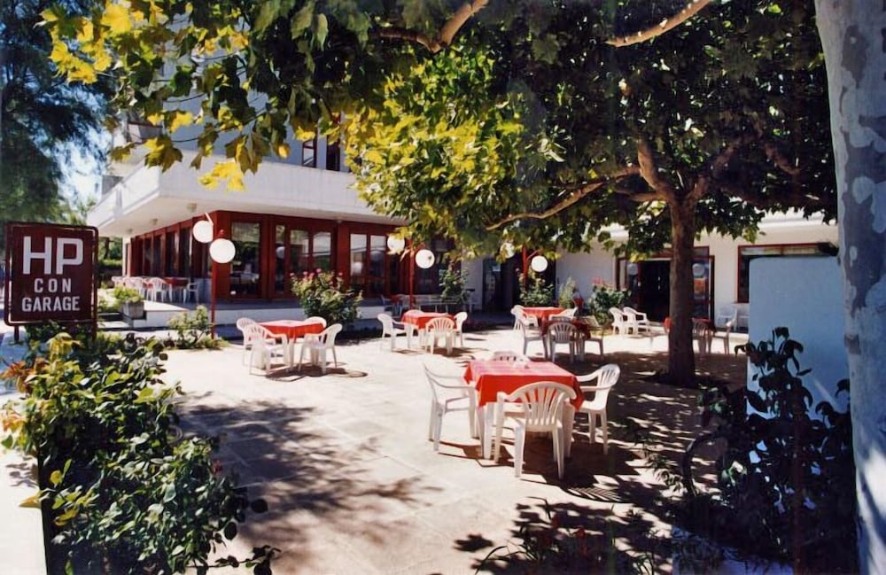 屋外ダイニングエリア