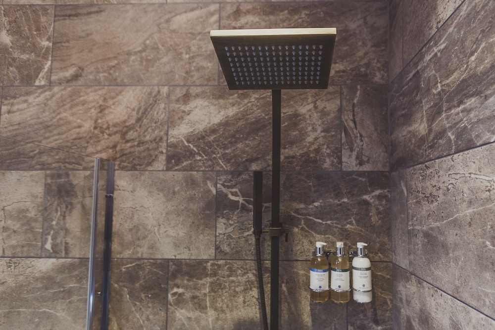 バスルームのシャワー