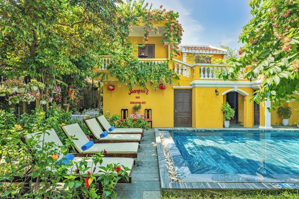 屋内 / 屋外プール