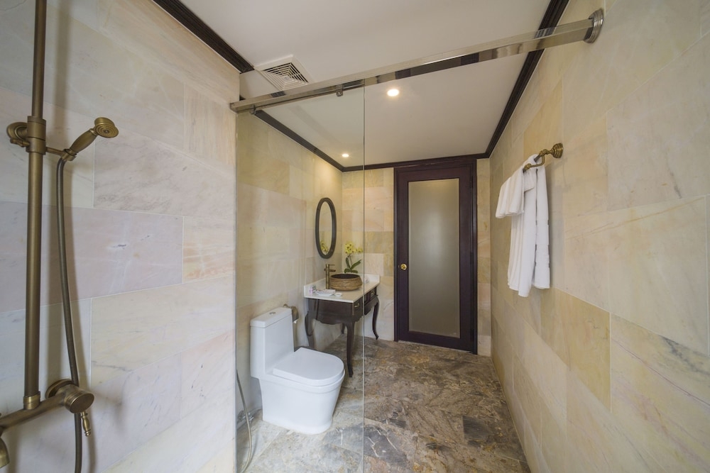 バスルームのシャワー