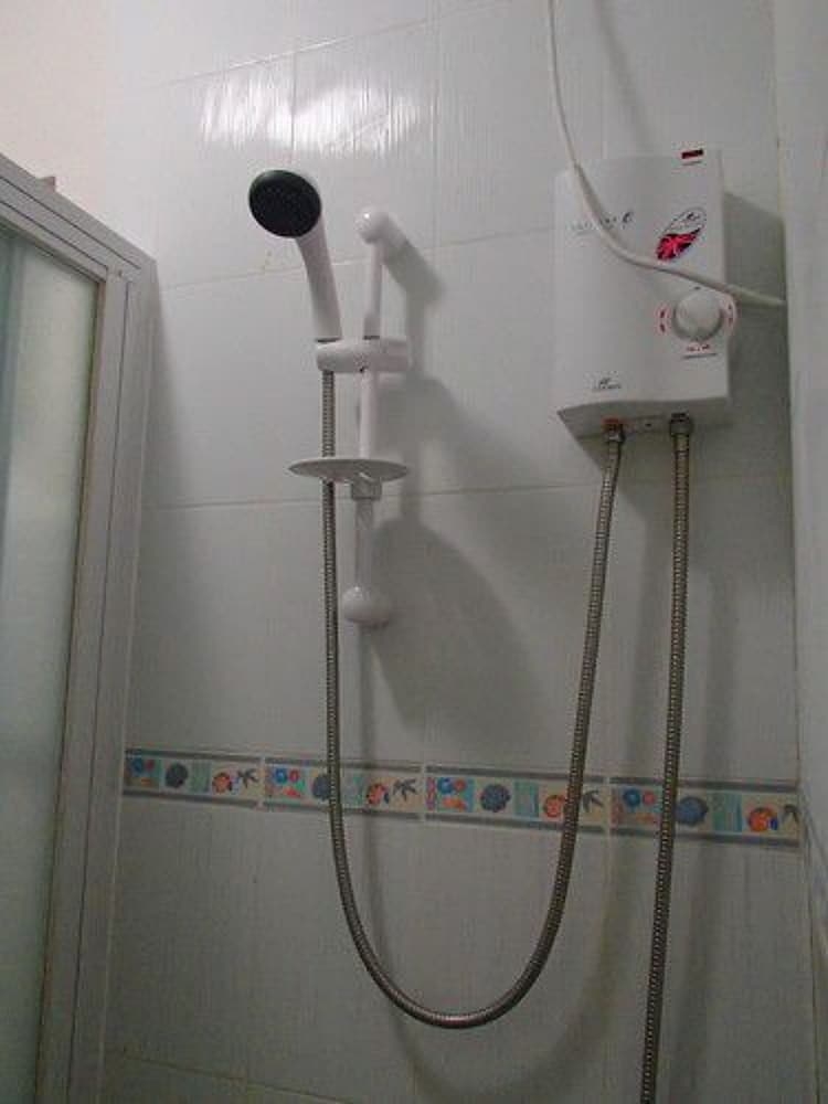 バスルームのシャワー