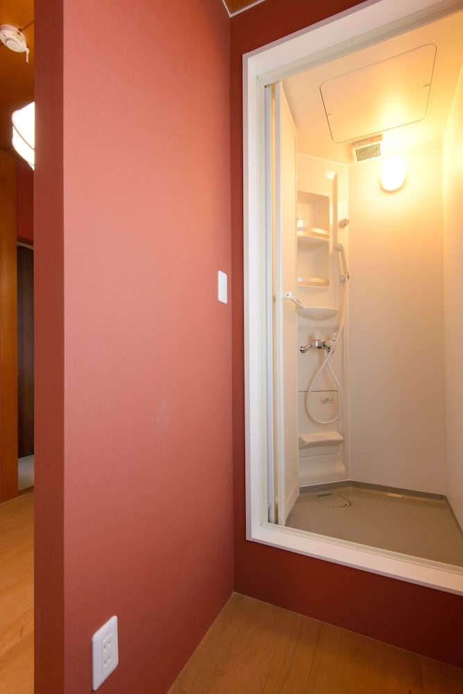 バスルームのシャワー