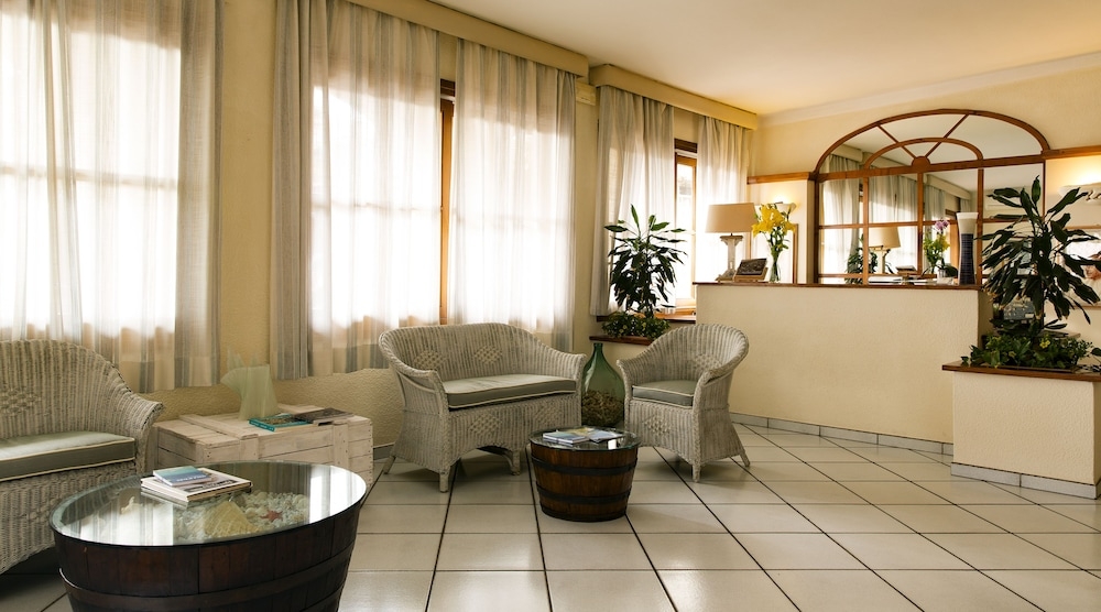 チェックイン / チェックアウト キオスク