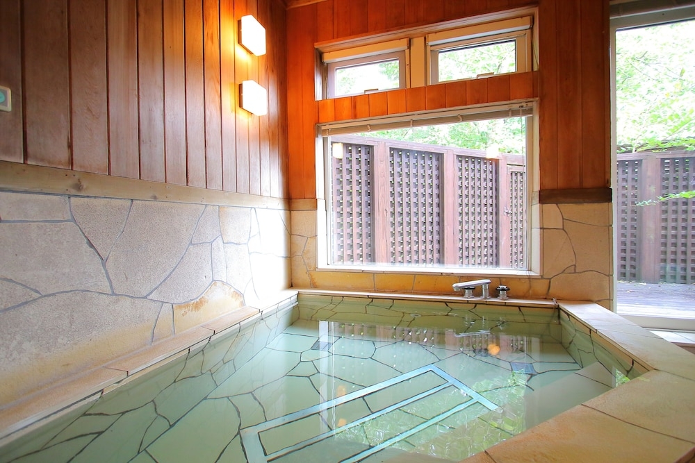 屋内スパ浴槽