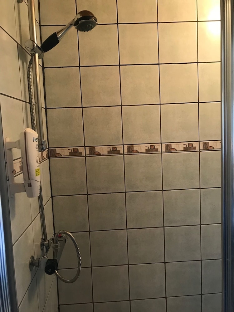 バスルームのシャワー