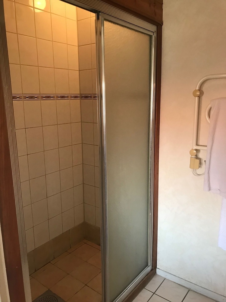 バスルームのシャワー