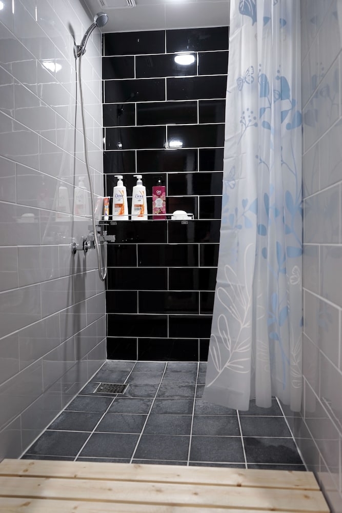 バスルームのシャワー