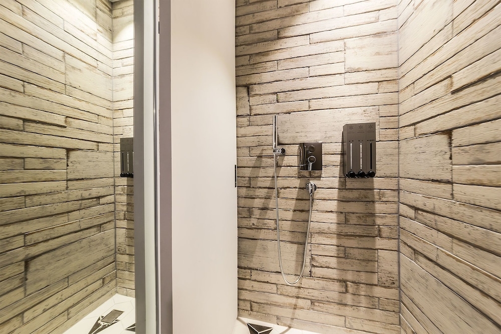 バスルームのシャワー