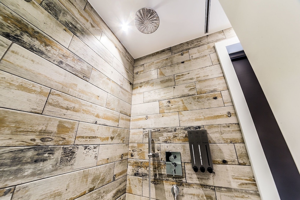 バスルームのシャワー