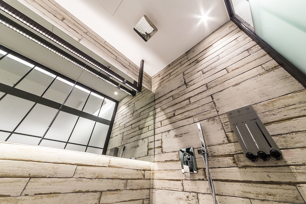 バスルームのシャワー