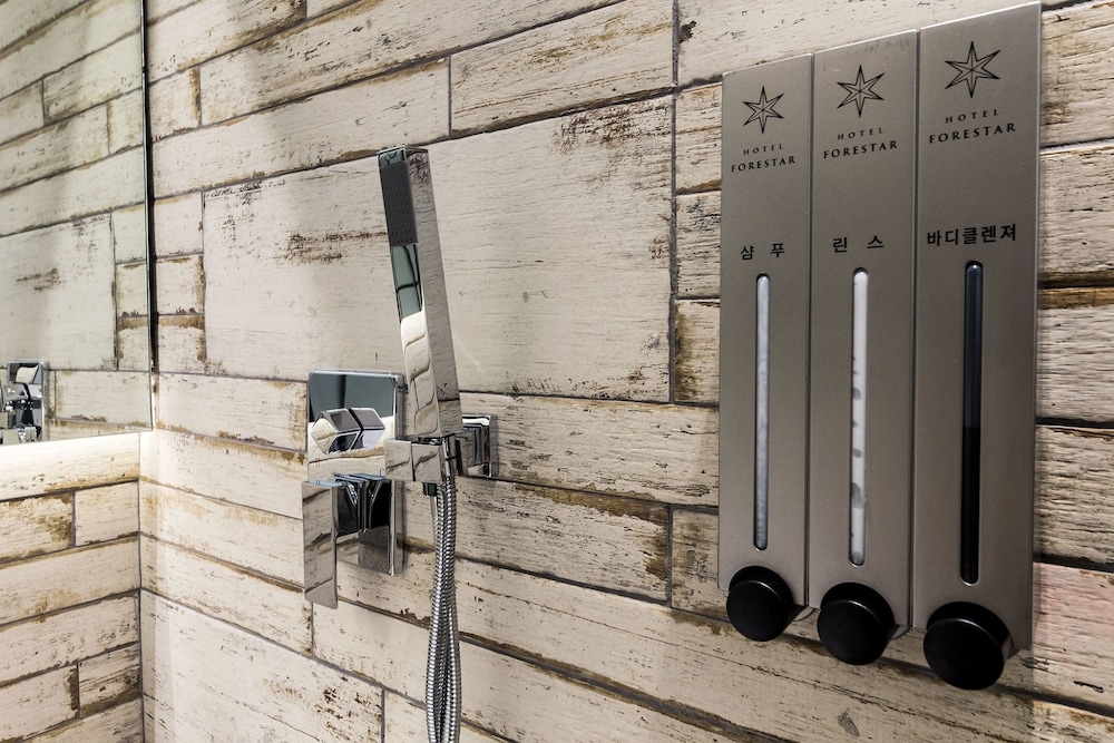 バスルームのシャワー