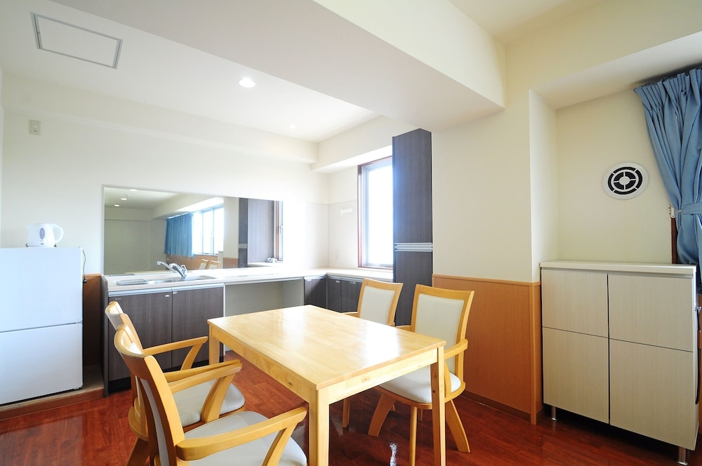 客室内のダイニングエリア