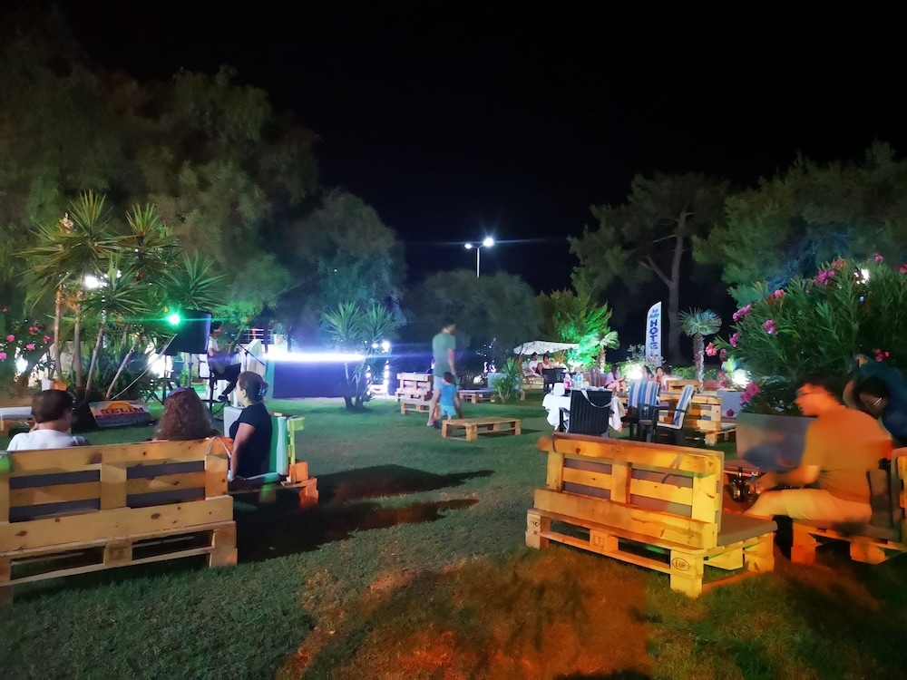 屋外ダイニングエリア