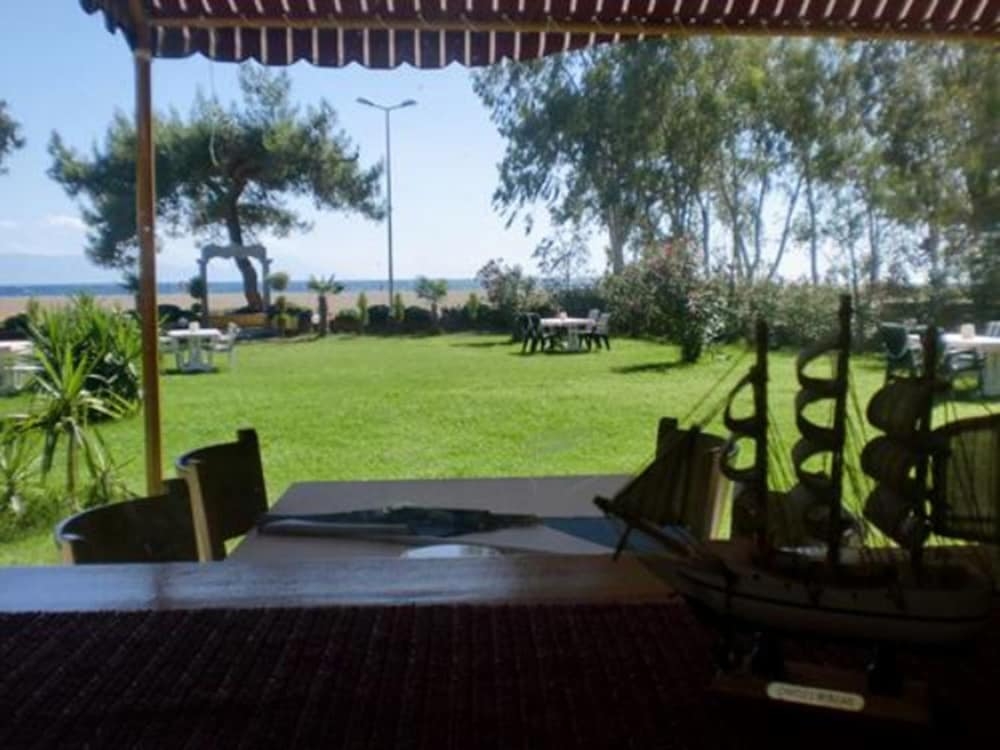 屋外ダイニングエリア