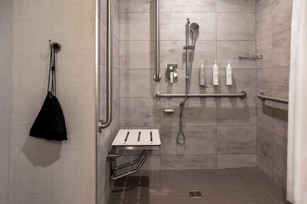 バスルームのシャワー