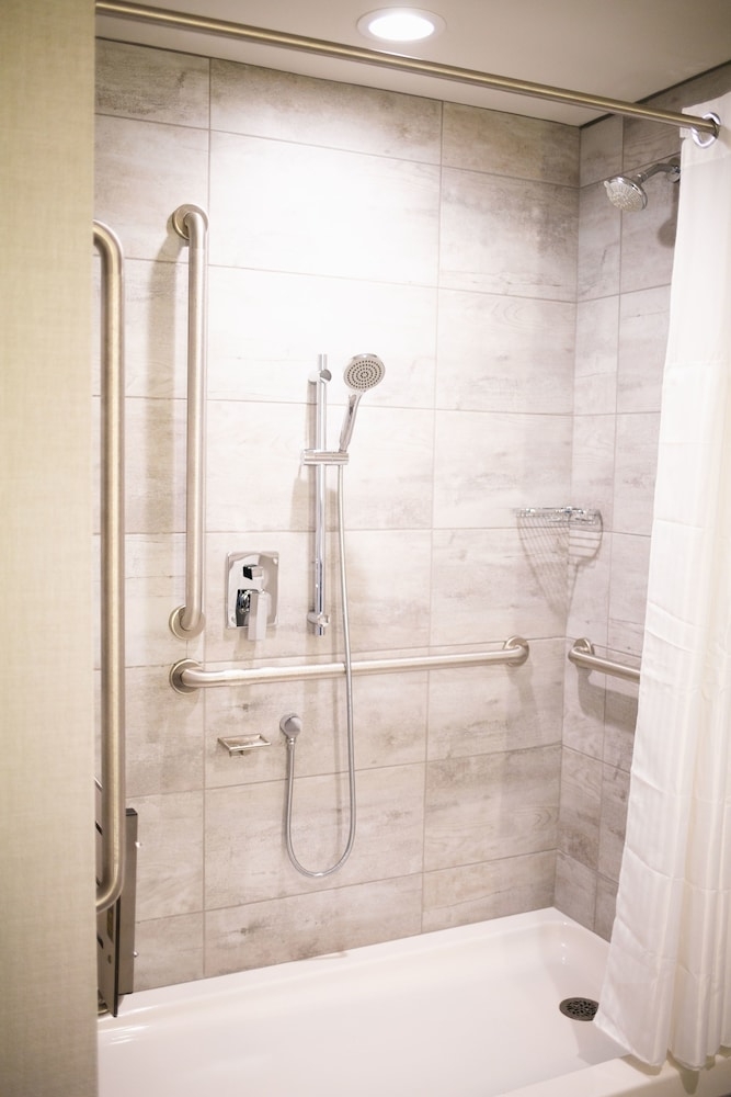 バスルームのシャワー