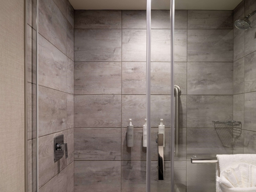 バスルームのシャワー