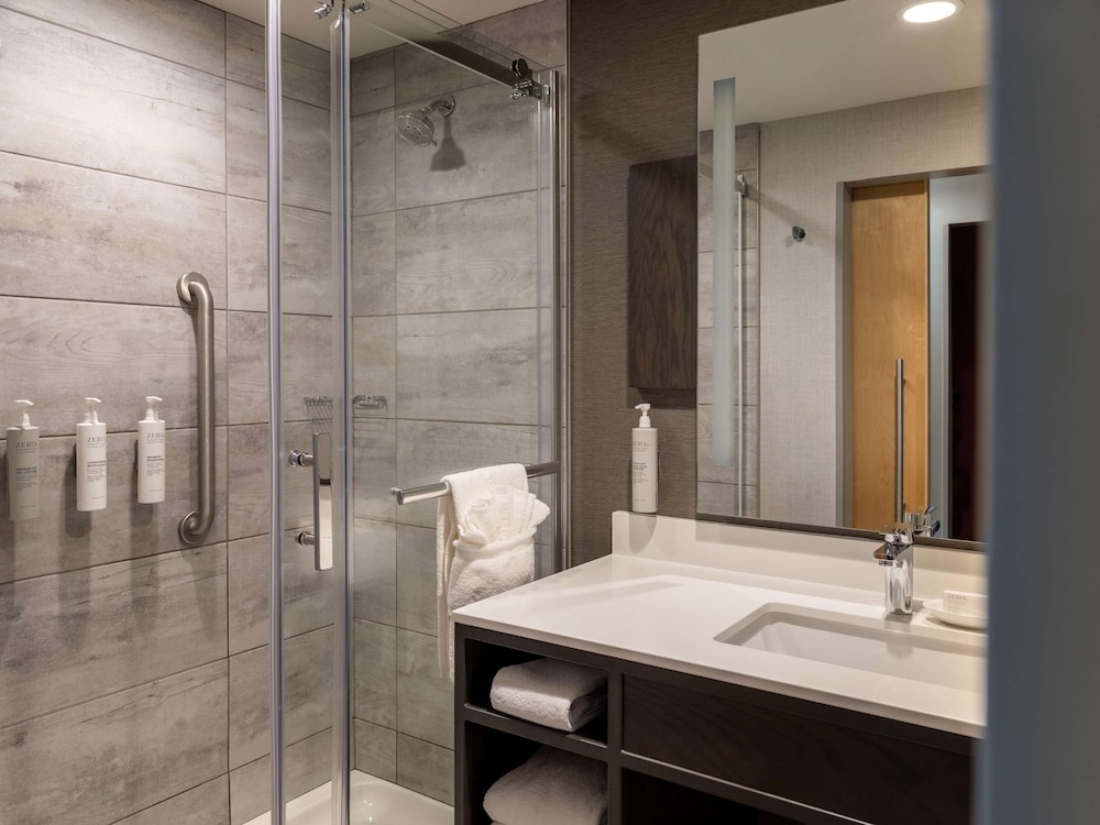 バスルームのシャワー